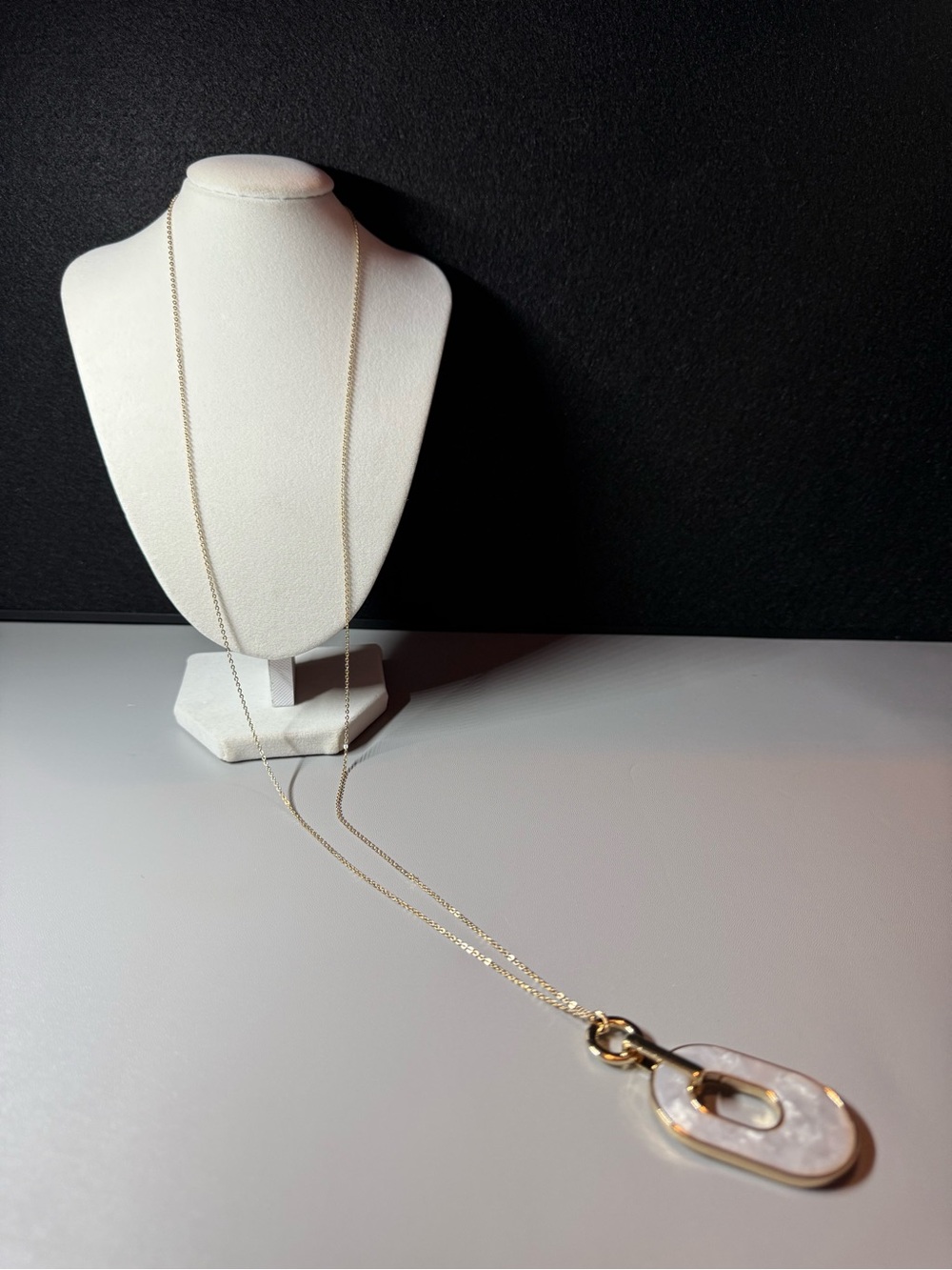 Gold Tone White Resin Geometric Pendant Long Statement Necklace 🗽🖤